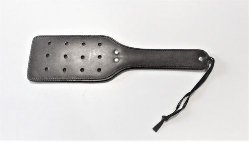 Paddel Leder Peitsche schwarz mit 2 Nieten und 12 Löchern